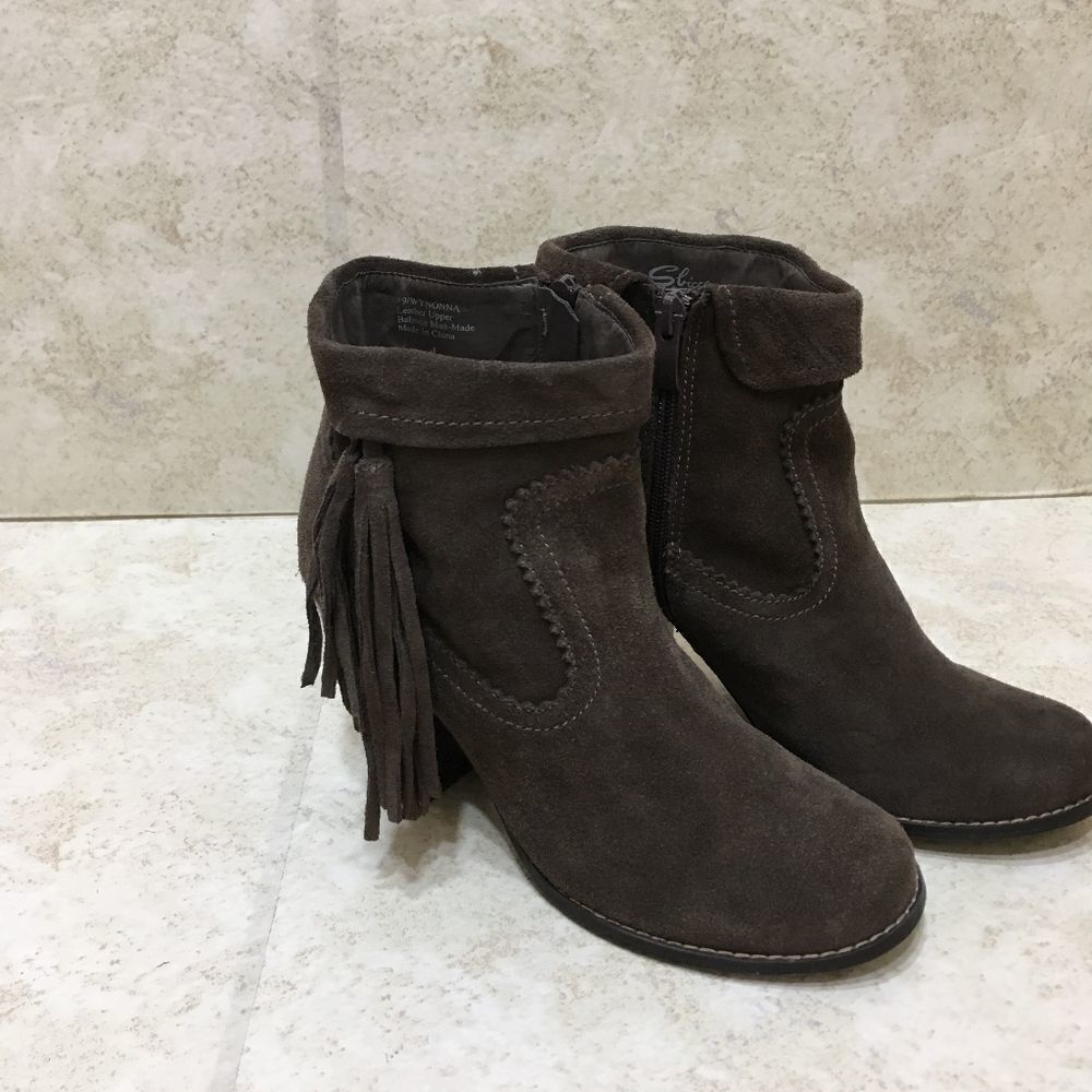 SBICCA WYNONNA SUEDE LEATHER ANKLE‎ BOOTS WITH FRINGE IN BROWN